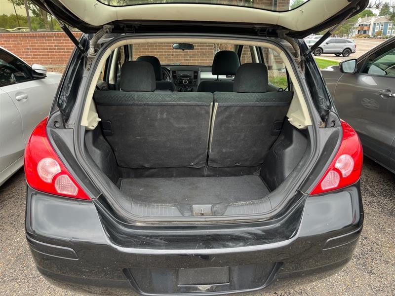 Nissan Versa 5dr HB I4 Manual 1.8 S 2011