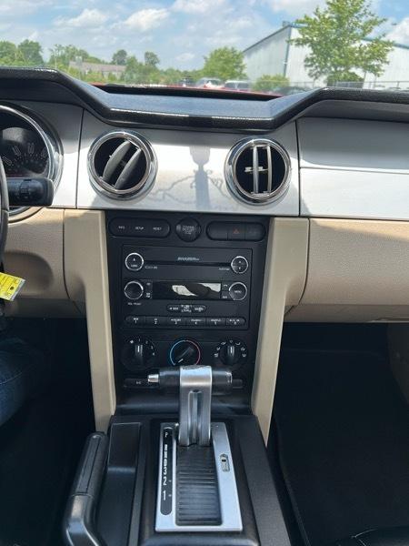 Ford Mustang V6 Deluxe Coupe 2008