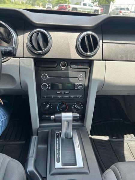 Ford Mustang V6 Deluxe Coupe 2008