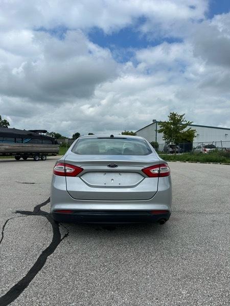 Ford Fusion S 2013