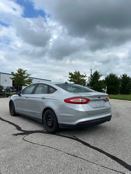 Ford Fusion S 2013