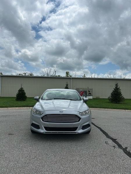Ford Fusion S 2013