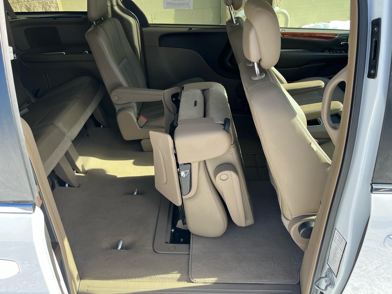 Chrysler Town & Country Touring 2016