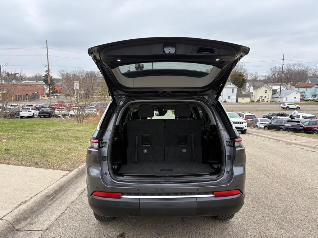 Jeep Grand Cherokee L Laredo 4WD 2022