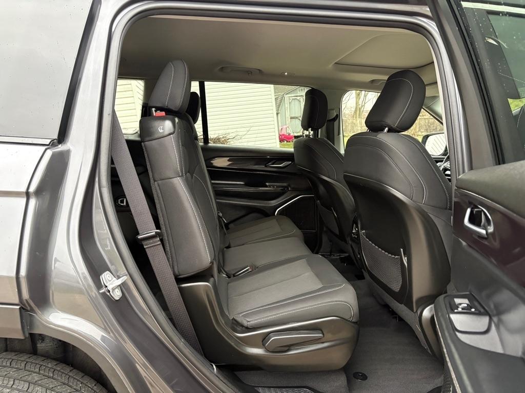 Jeep Grand Cherokee L Laredo 4WD 2022