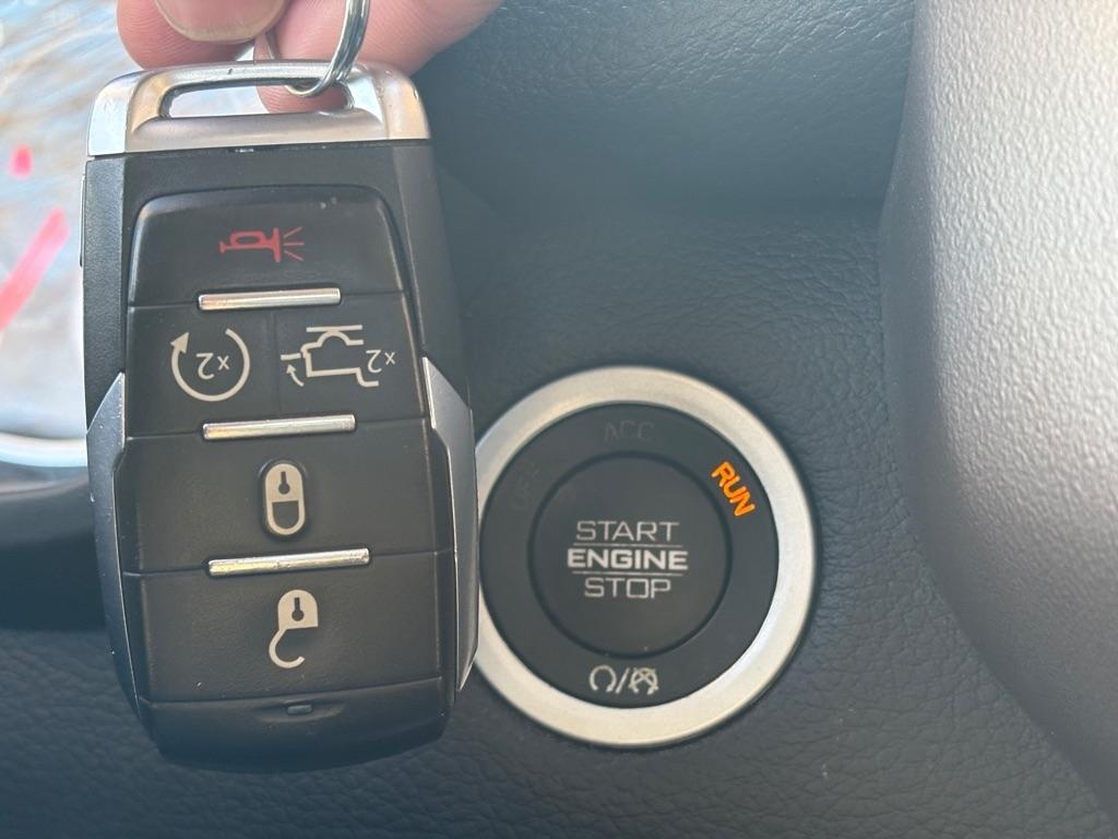 RAM 1500 Laramie Crew Cab SWB 4WD 2021