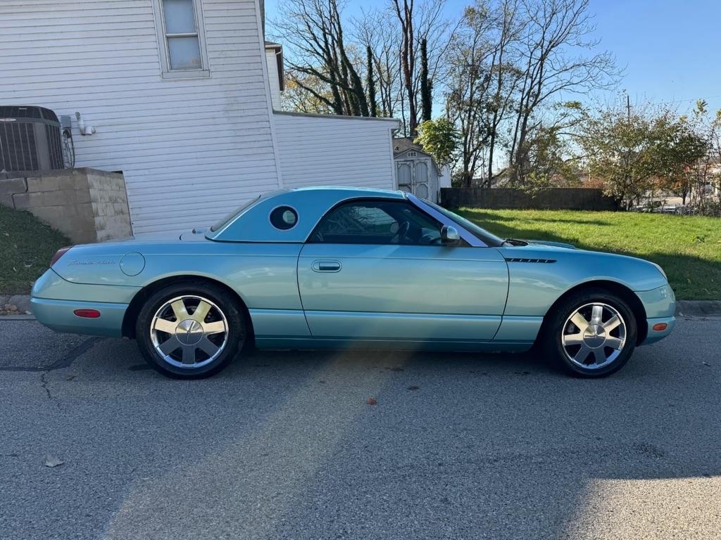 Ford Thunderbird Deluxe 2002