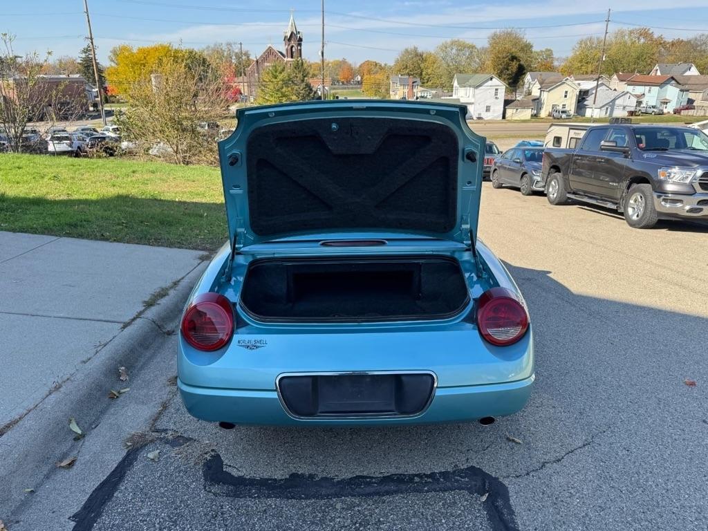 Ford Thunderbird Deluxe 2002