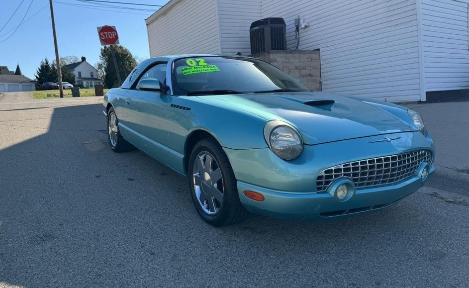 Ford Thunderbird Deluxe 2002