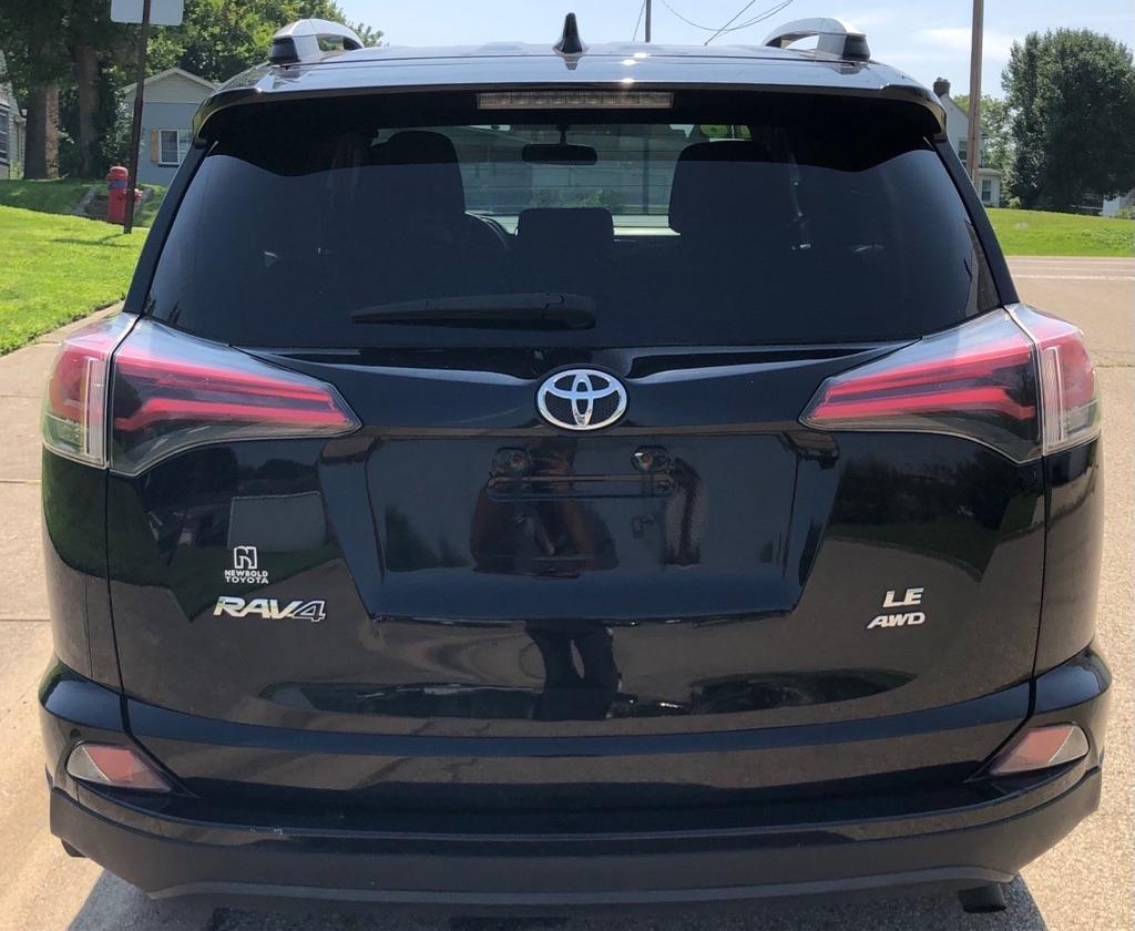 Toyota RAV4 LE AWD 2016