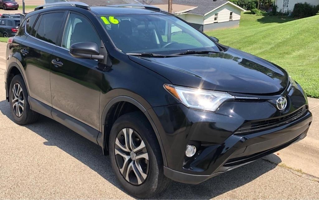 Toyota RAV4 LE AWD 2016