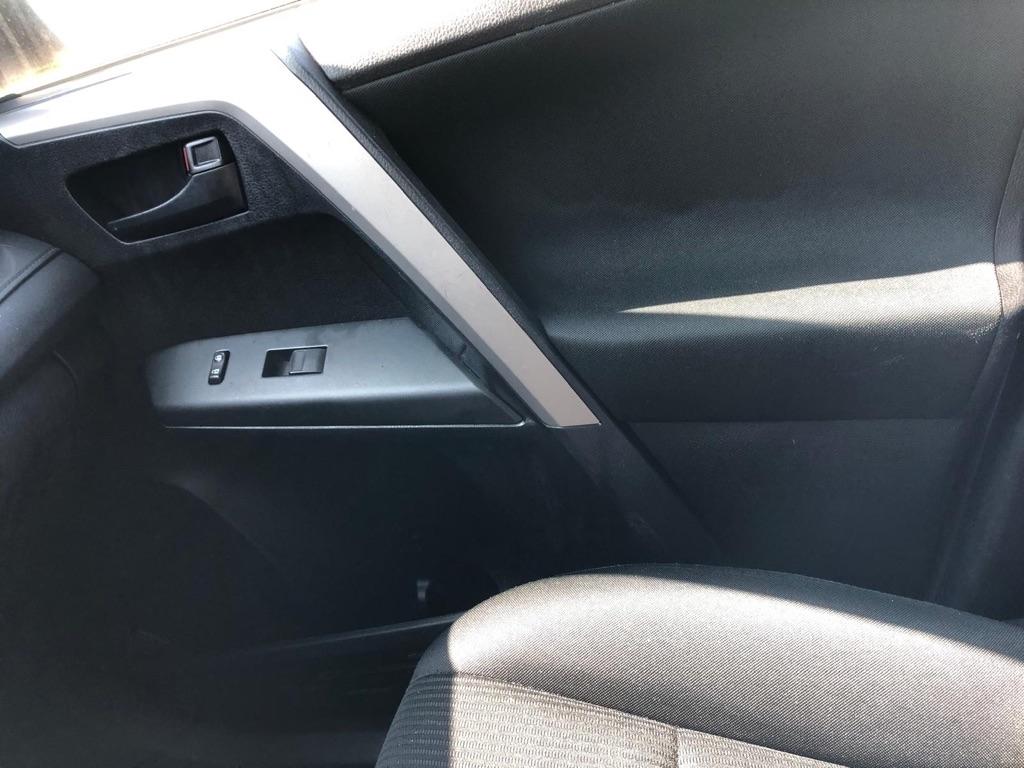 Toyota RAV4 LE AWD 2016