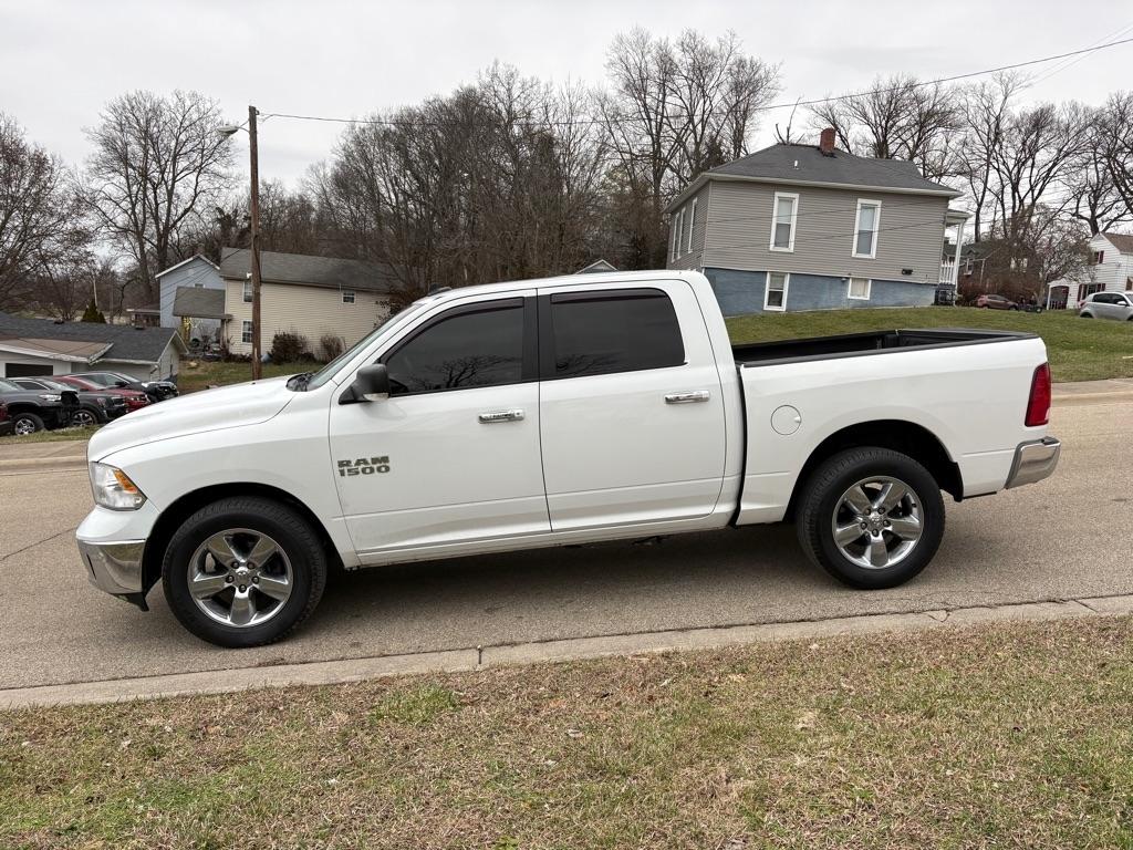 RAM 1500 SLT Crew Cab SWB 4WD 2016