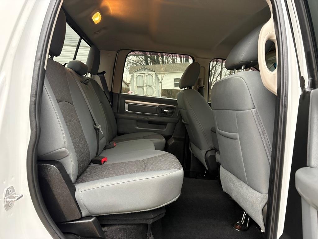 RAM 1500 SLT Crew Cab SWB 4WD 2016