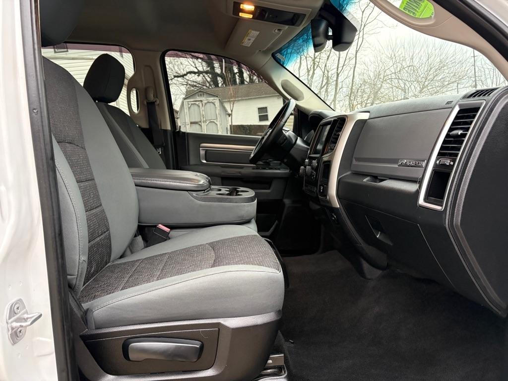 RAM 1500 SLT Crew Cab SWB 4WD 2016