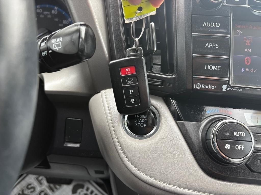 Toyota RAV4 XLE FWD 2018