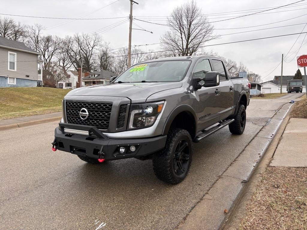 Nissan Titan SV Crew Cab 4WD 2018