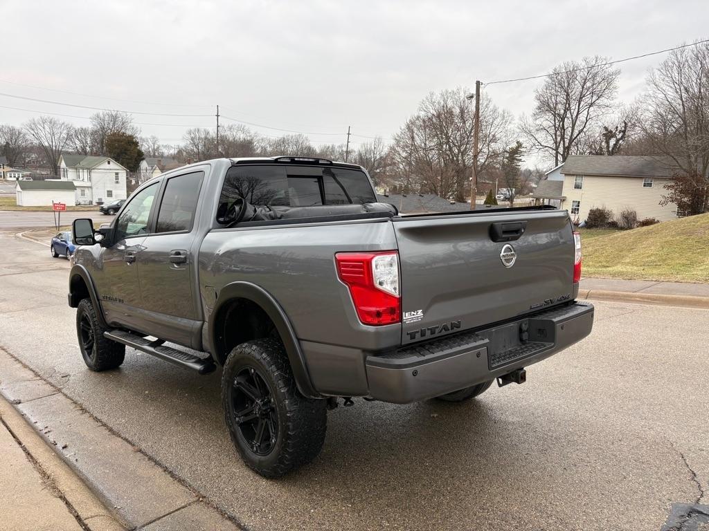 Nissan Titan SV Crew Cab 4WD 2018