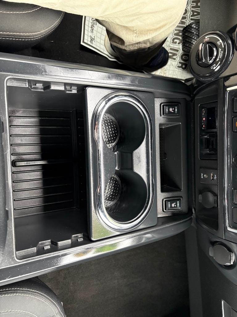 Nissan Titan SV Crew Cab 4WD 2018