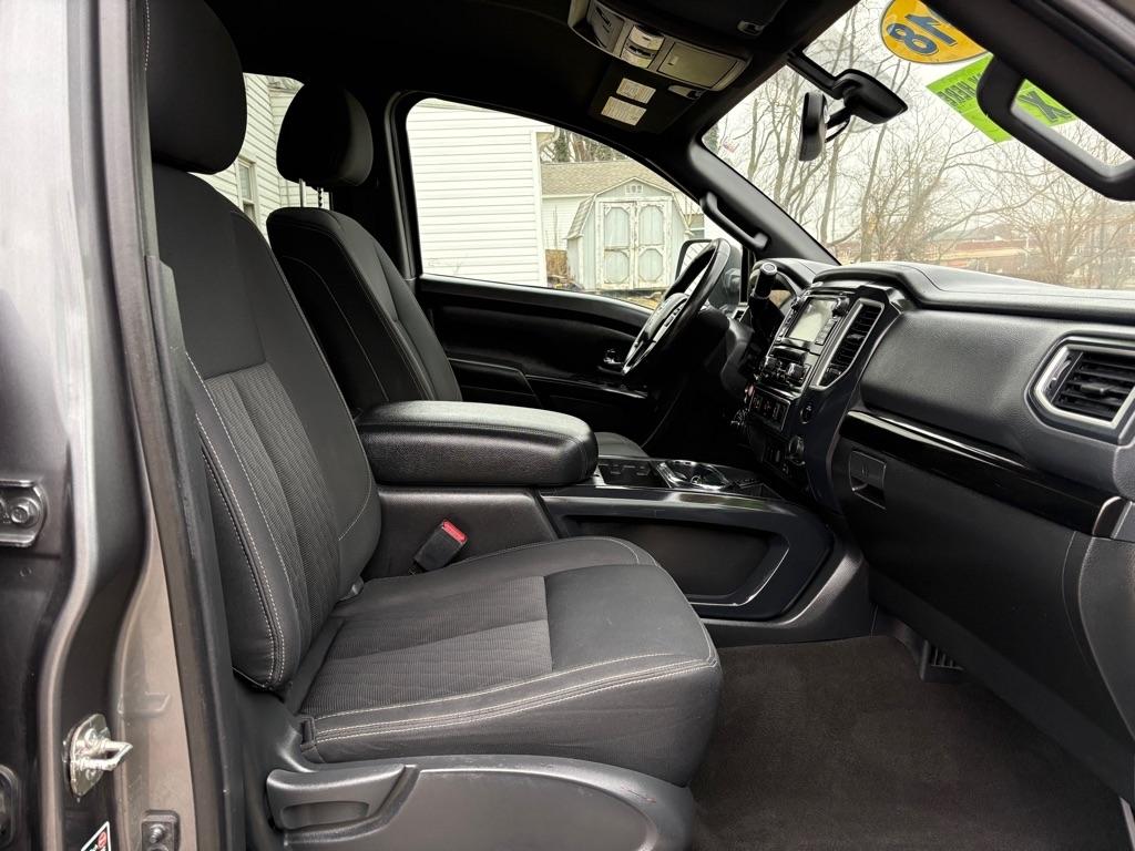 Nissan Titan SV Crew Cab 4WD 2018