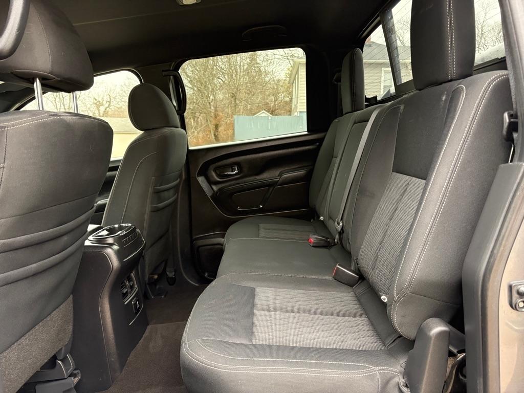 Nissan Titan SV Crew Cab 4WD 2018
