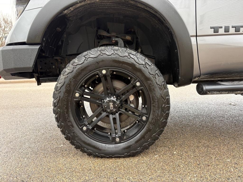 Nissan Titan SV Crew Cab 4WD 2018