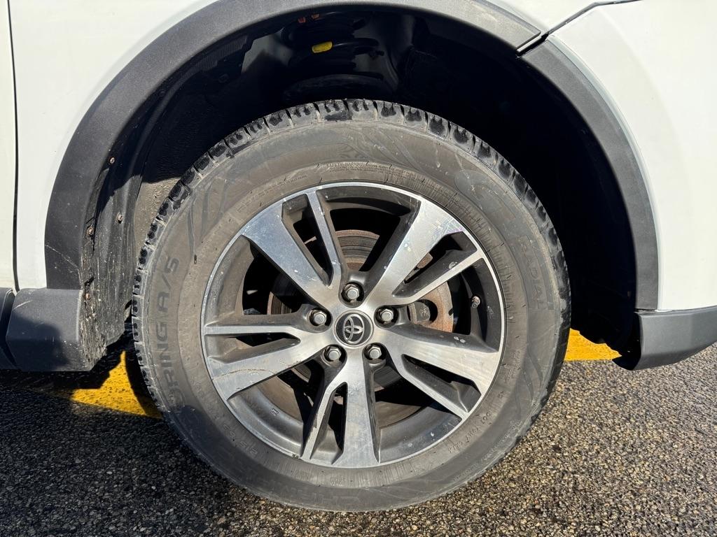 Toyota RAV4 XLE AWD 2017