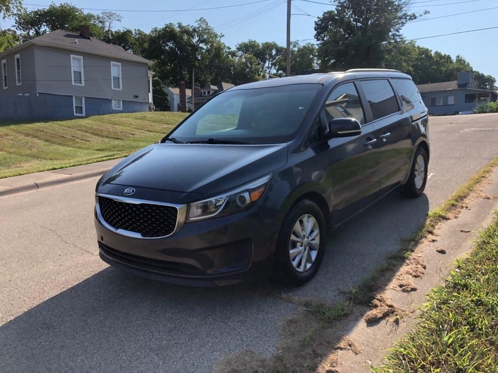 2015 Kia Sedona LX's photo
