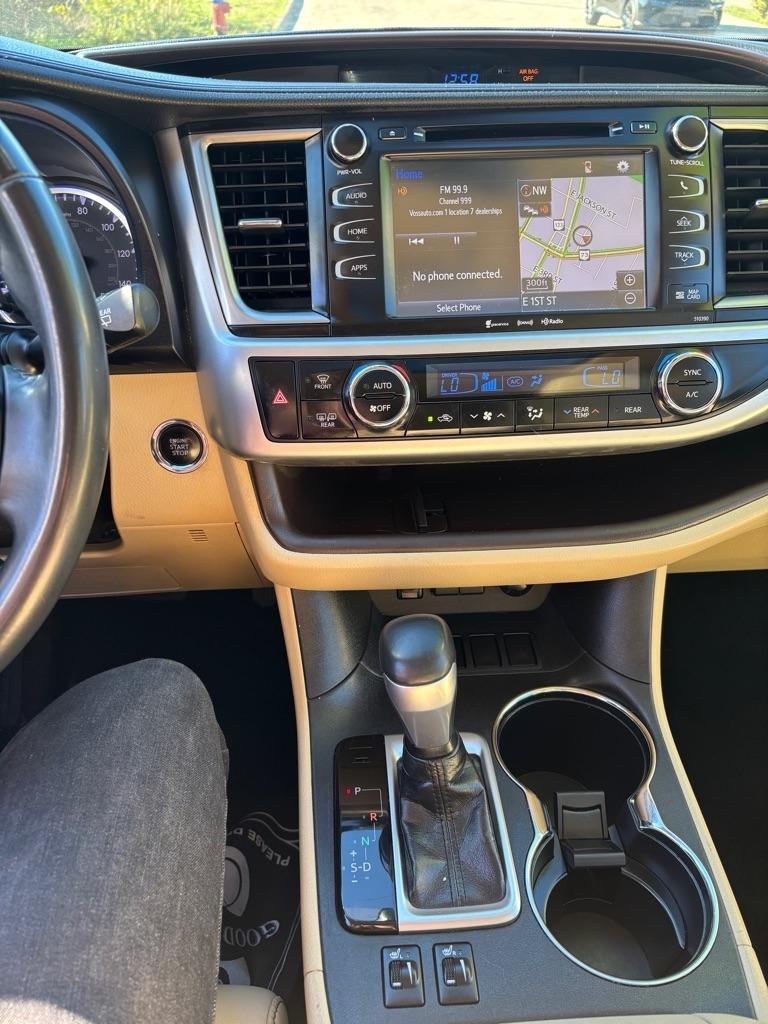 Toyota Highlander SE FWD V6 2019