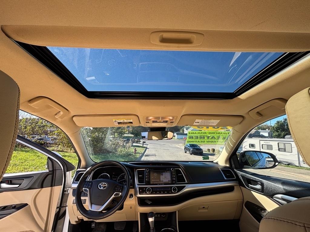 Toyota Highlander SE FWD V6 2019