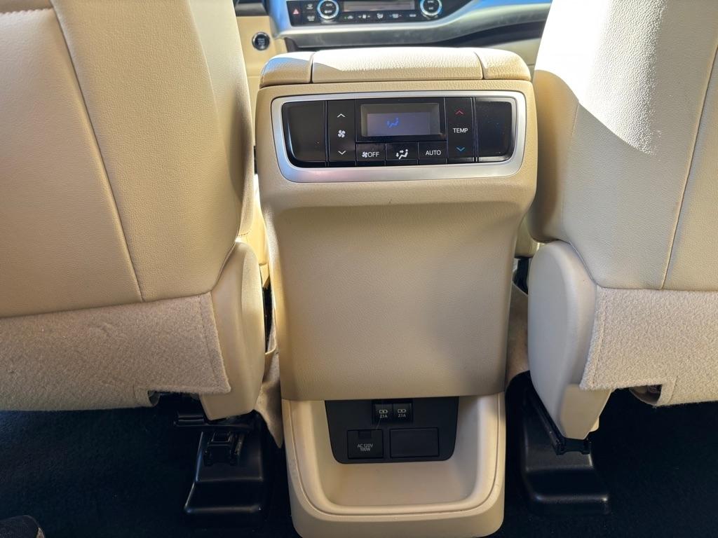 Toyota Highlander SE FWD V6 2019