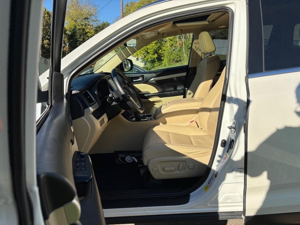 Toyota Highlander SE FWD V6 2019