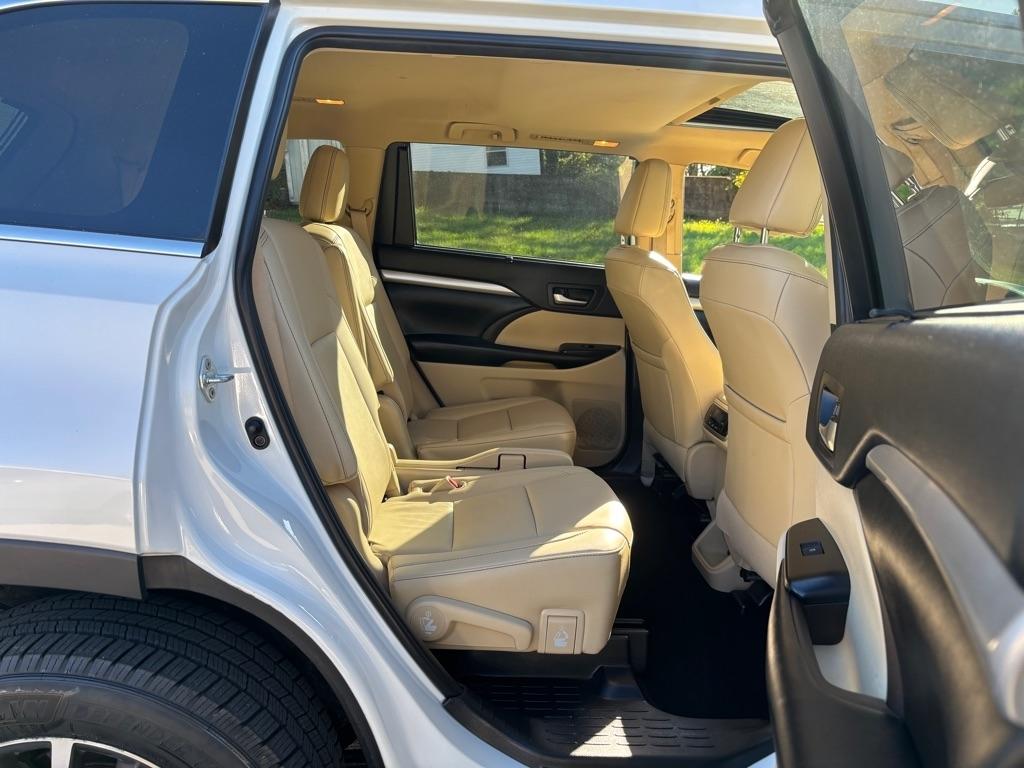 Toyota Highlander SE FWD V6 2019