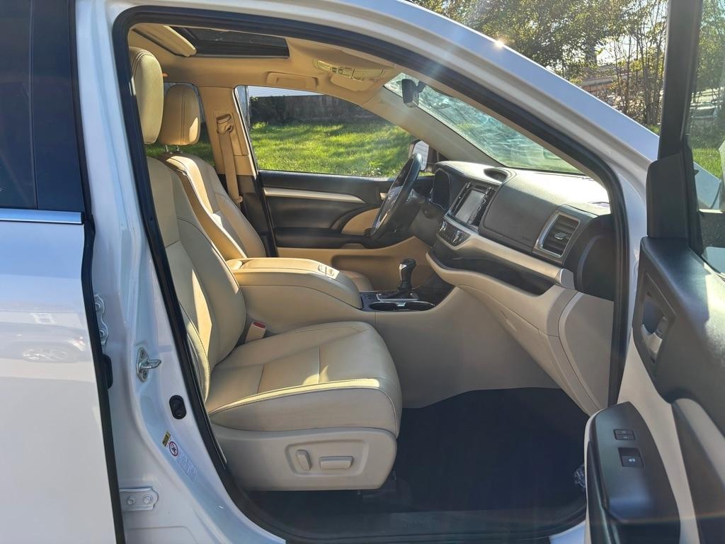 Toyota Highlander SE FWD V6 2019