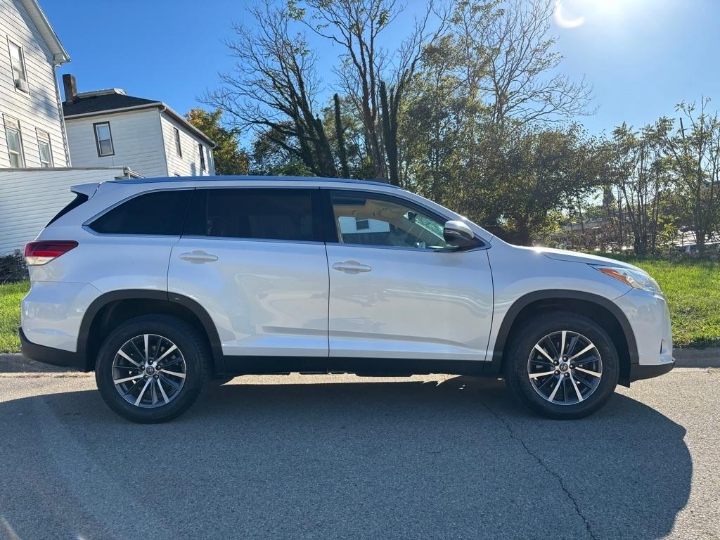 Toyota Highlander SE FWD V6 2019