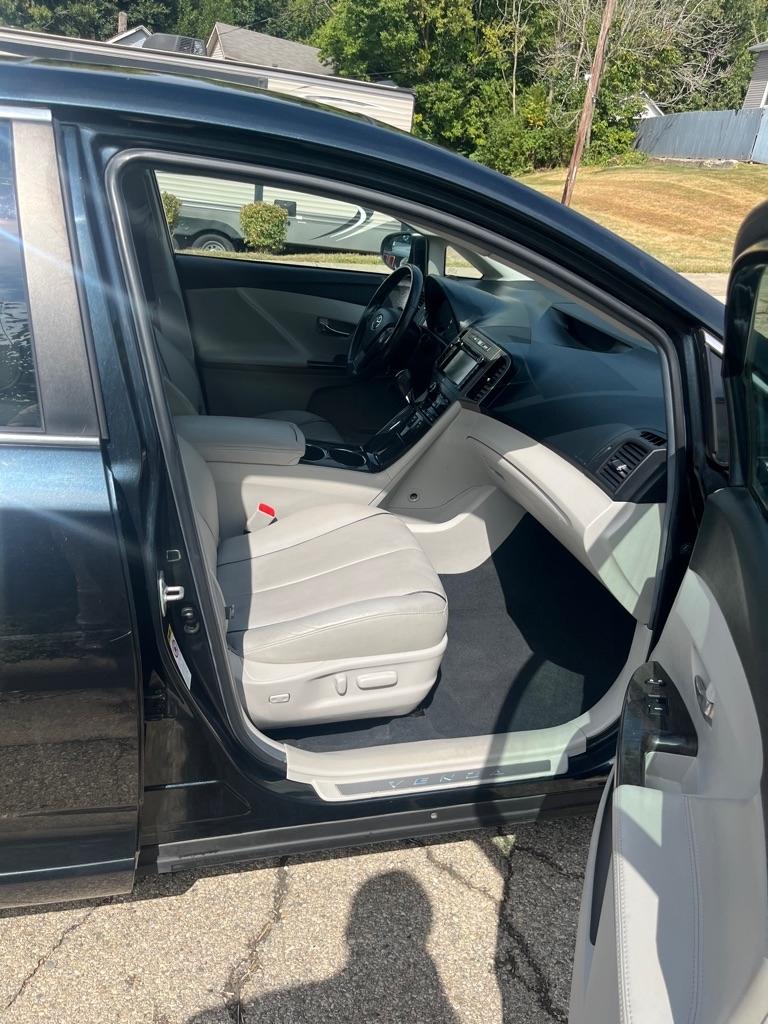 Toyota Venza LE I4 AWD 2014