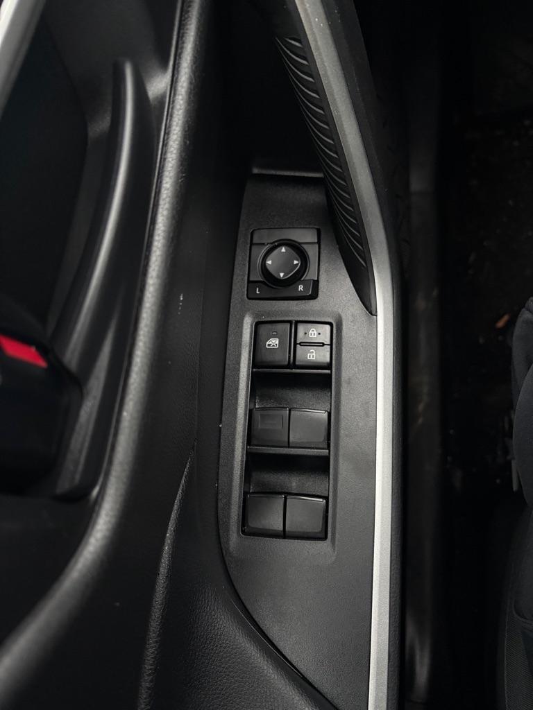 Toyota RAV4 Hybrid LE 2021