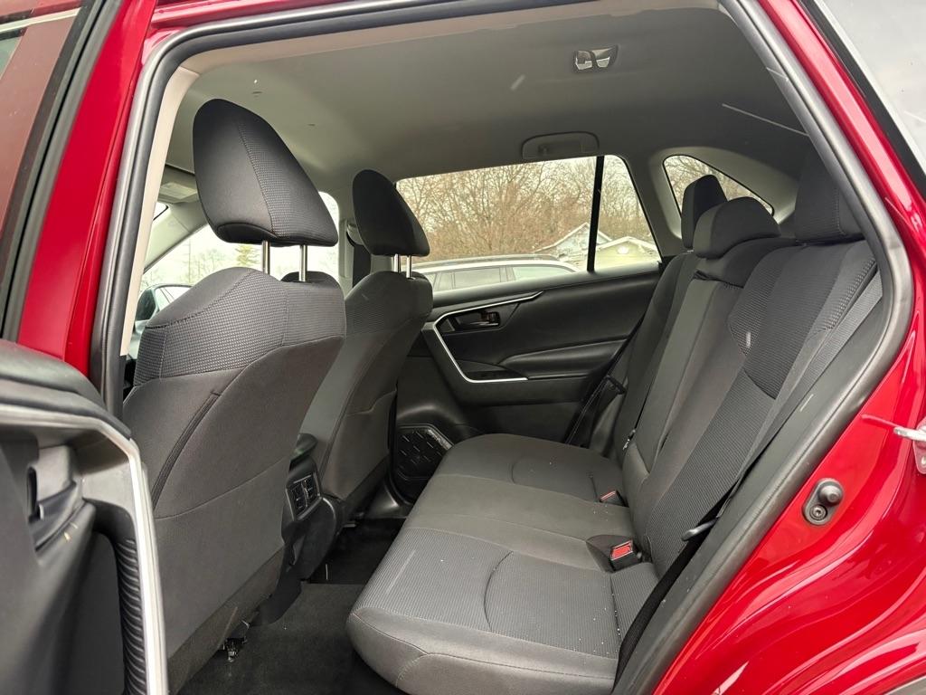 Toyota RAV4 Hybrid LE 2021