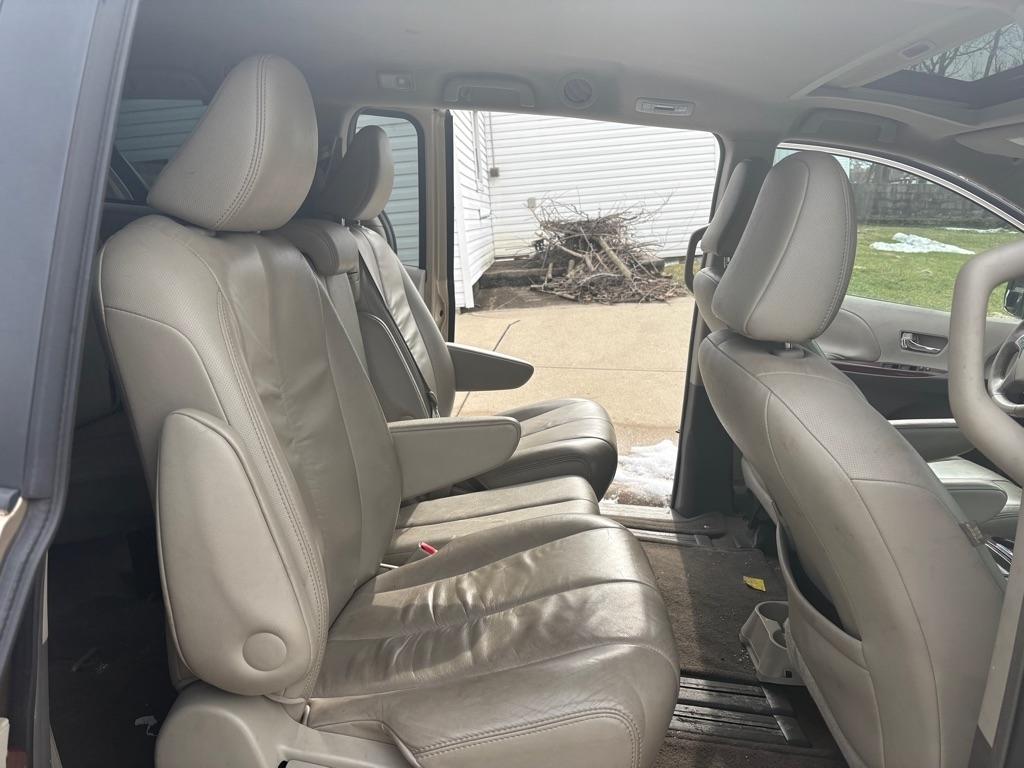 Toyota Sienna XLE 8-Pass V6 2011