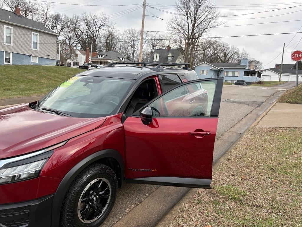 Nissan Pathfinder SV 4WD 2023