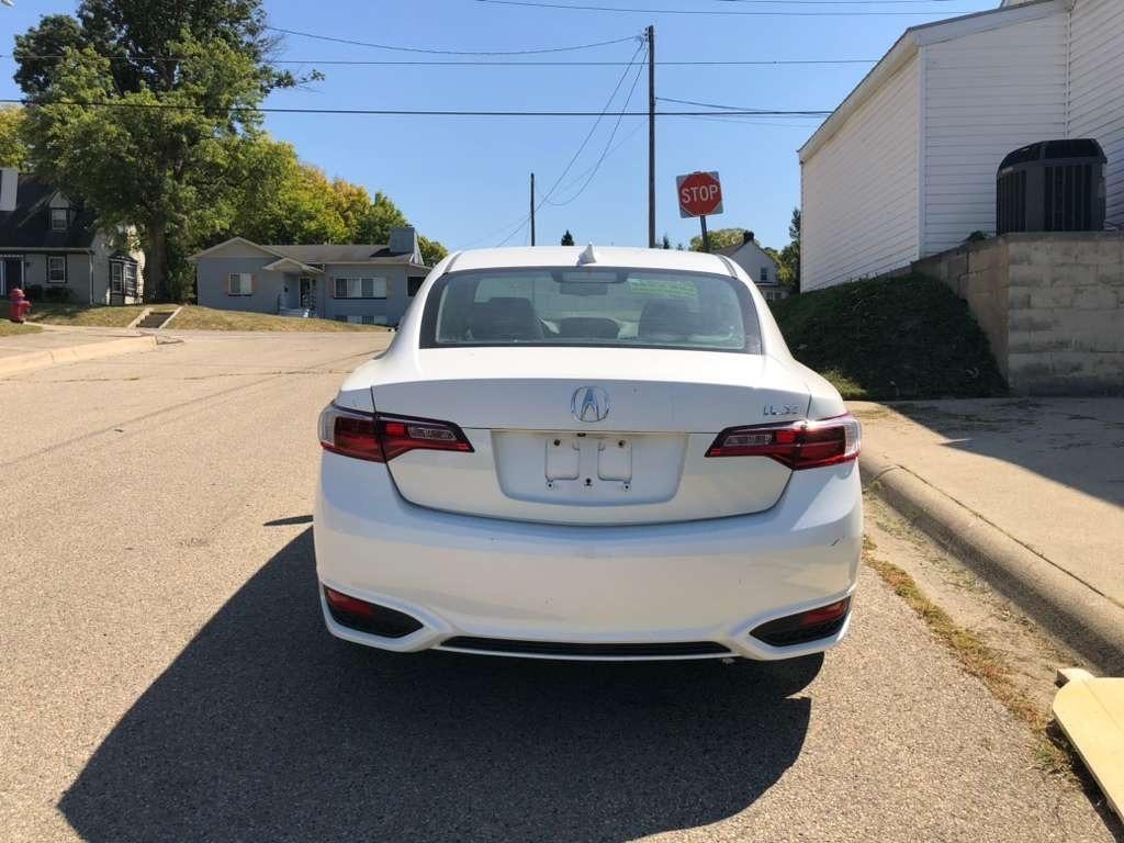 Acura ILX 8-Spd AT w/ Premium Package 2017