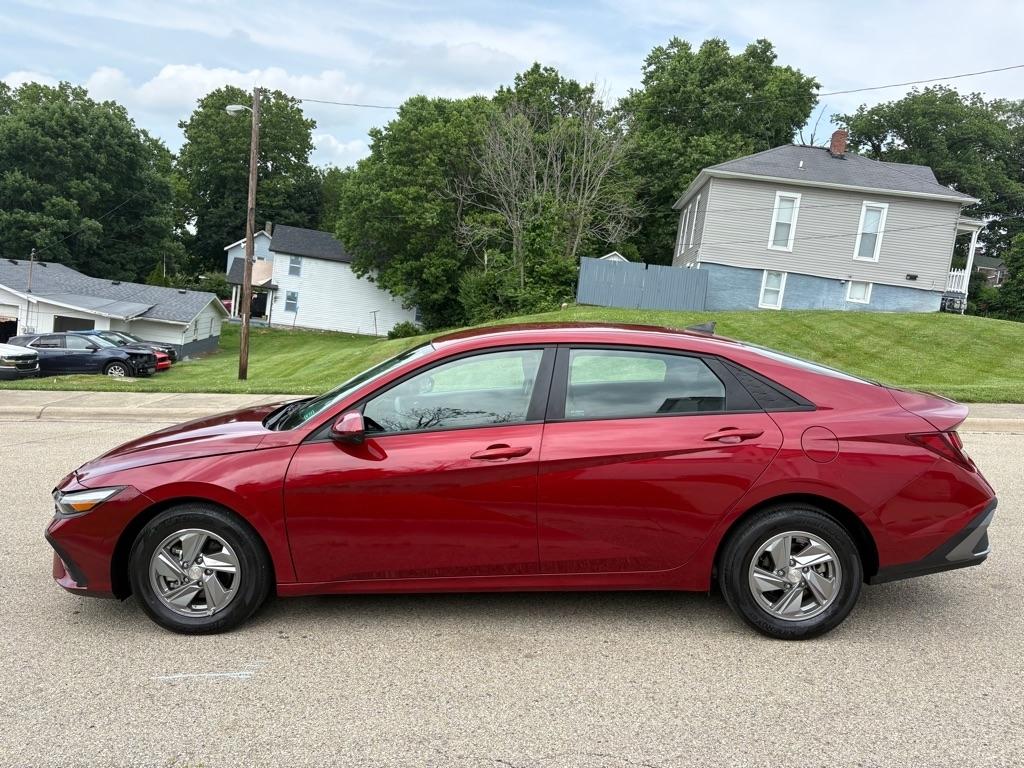 Hyundai Elantra SE 2025