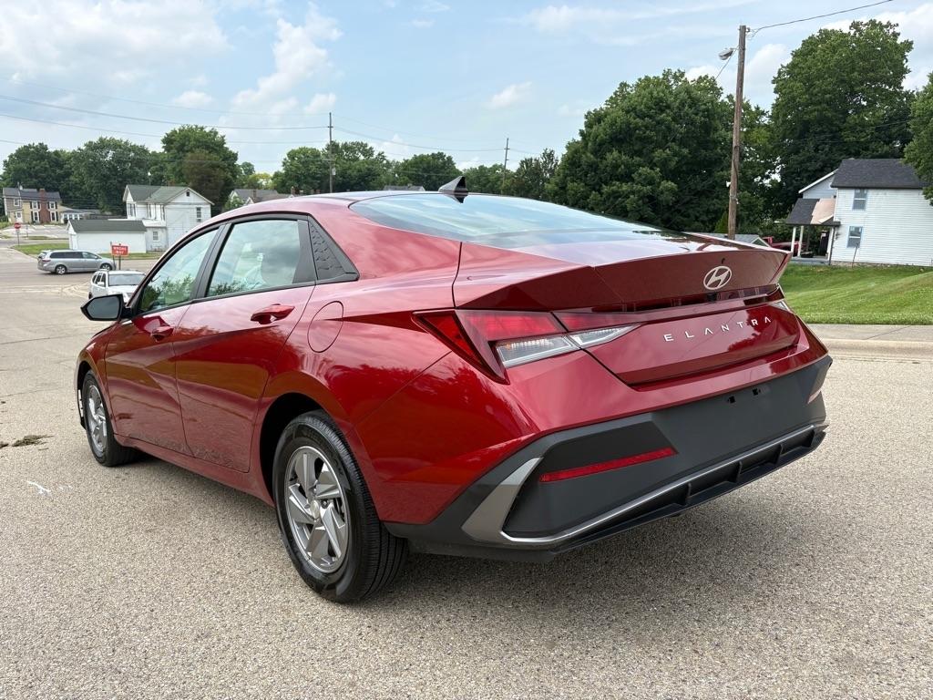 Hyundai Elantra SE 2025