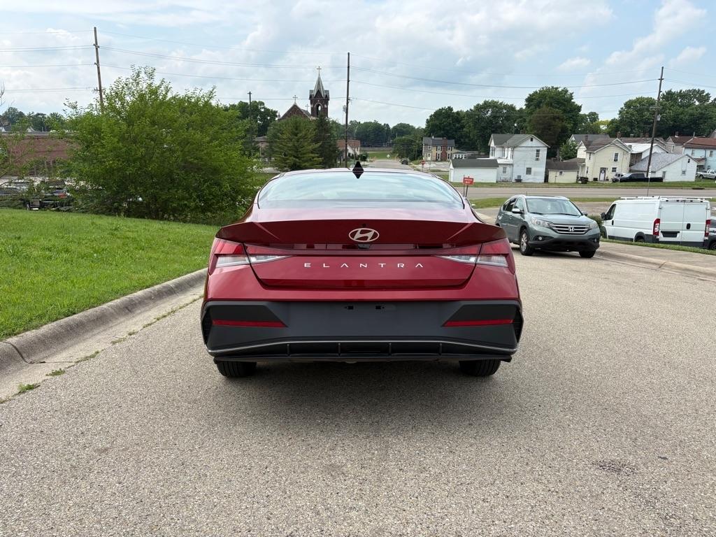 Hyundai Elantra SE 2025