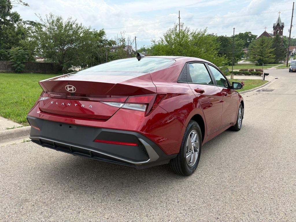 Hyundai Elantra SE 2025