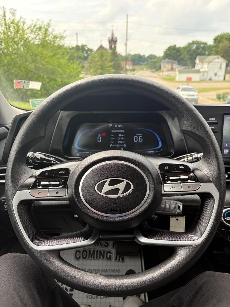 Hyundai Elantra SE 2025