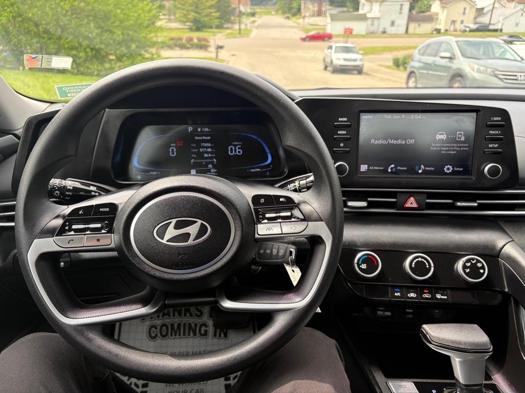 Hyundai Elantra SE 2025