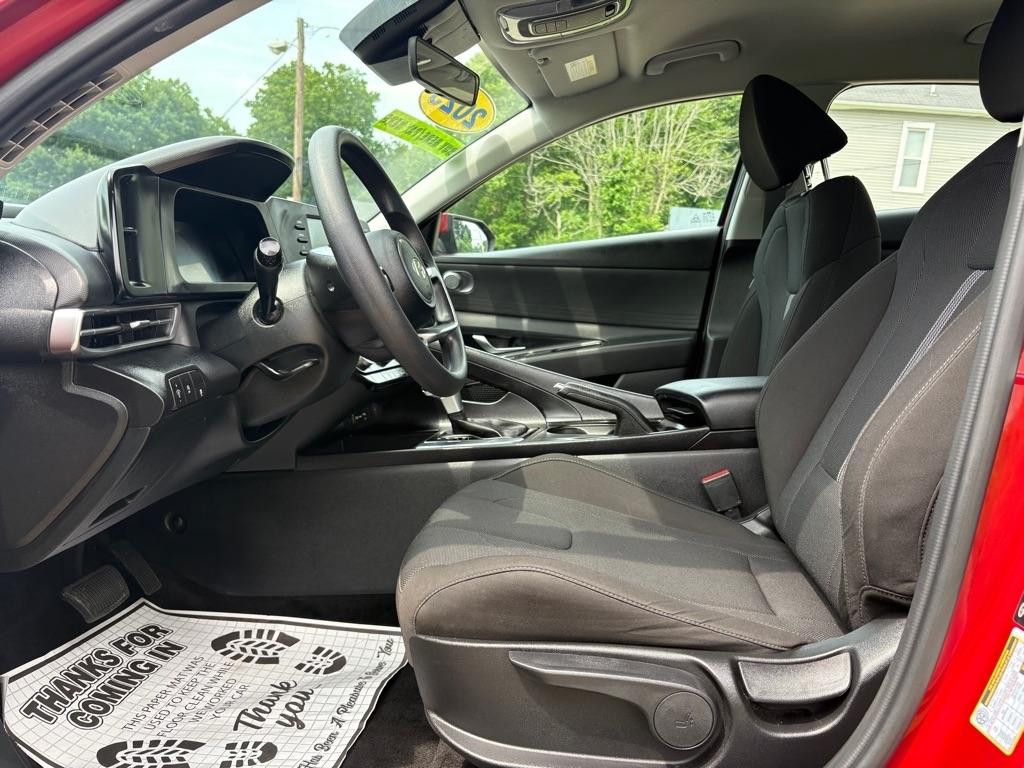 Hyundai Elantra SE 2025