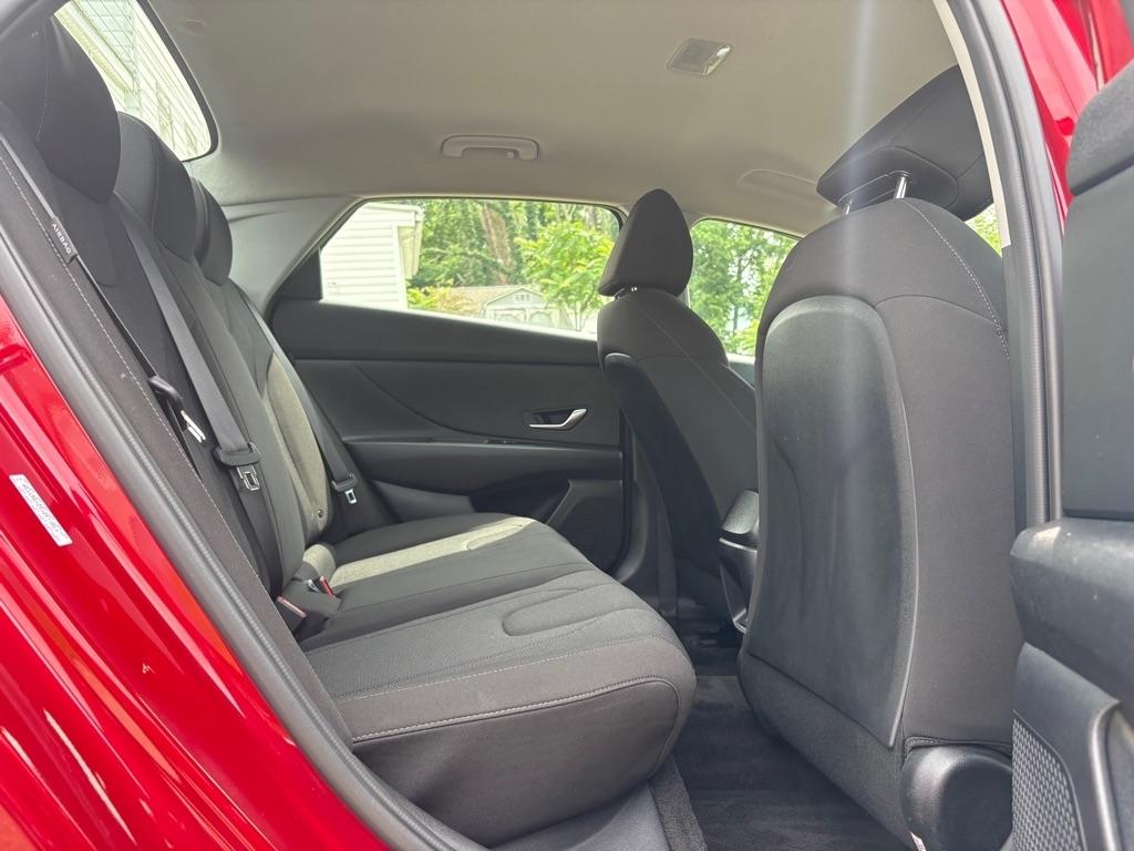 Hyundai Elantra SE 2025