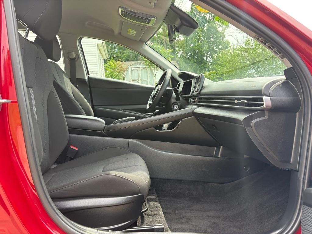 Hyundai Elantra SE 2025